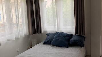 3 bedrooms, iron/ironing board, free WiFi, bed sheets