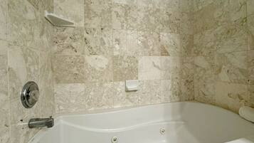 Hårføner og håndklær