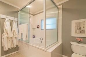 Hårføner og håndklær