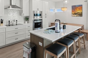 Fridge, microwave, oven, stovetop - Sleeps 24, HotTub, Pool, Steps 2 Beach, 2 Rooftop Tubs, 2 Kitchens, 2 Masters (Destin)