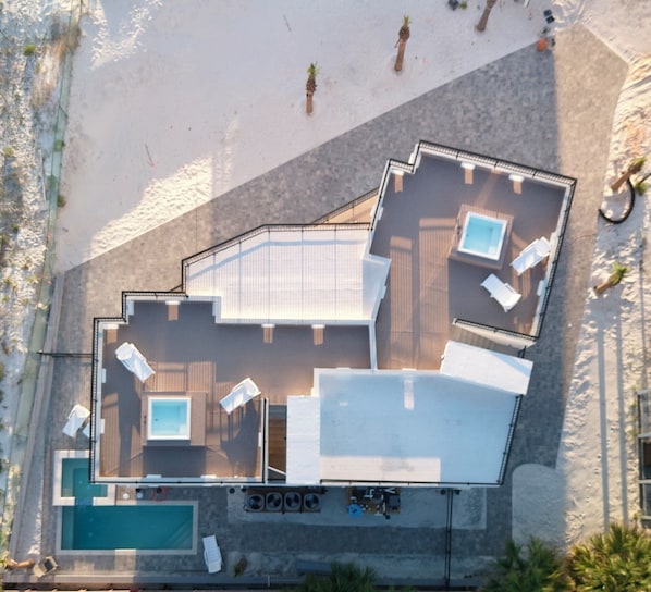 Exterior - Sleeps 24, HotTub, Pool, Steps 2 Beach, 2 Rooftop Tubs, 2 Kitchens, 2 Masters (Destin)
