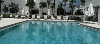 A Spacious, Cozy Escape, seconds from Brownwood Sq. In The Heart of The Villages