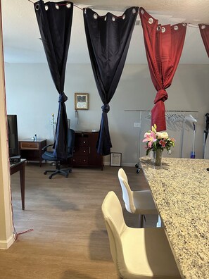 Interior - A Spacious, Cozy Escape, seconds from Brownwood Sq. In The Heart of The Villages (Wildwood)