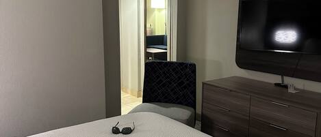 2 makuuhuonetta, silitysrauta/-lauta, Wi-Fi, vuodevaatteet