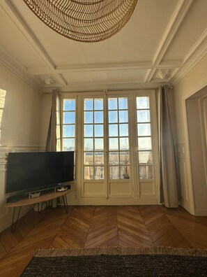 Interior - Montmartre Avec vue Tour Eiffel (Paris)