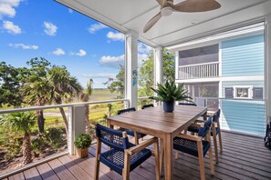 Outdoor dining - Shuck Yeah - Brand New, Panoramic Marsh and Golf Views, Golf cart included 92 Davis Love (Fripp Island)