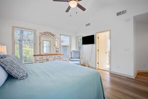 6 bedrooms, internet, bed sheets