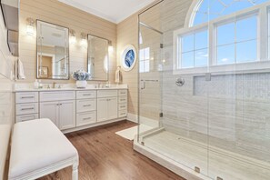 Shower, towels - Luxury Oceanfront with Panoramic Views, Golf Cart Included 727 Sea Dragon (Fripp Island)