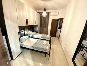 2 chambres, fer et planche à repasser, Wi-Fi, draps fournis