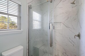 Hair dryer, towels, soap, shampoo - Welcome to the Sweet Life! 1 mile from downtown PC and white sand beaches! (Pass Christian)