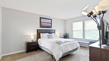 4 Schlafzimmer, Schreibtisch, Bügeleisen/Bügelbrett, Reisekinderbett