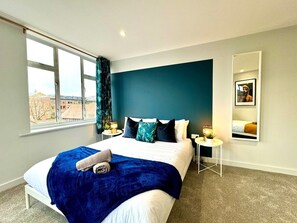 2 bedrooms, iron/ironing board, Internet, bed sheets