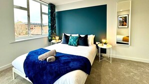 3 bedrooms, iron/ironing board, Internet, bed sheets - Massive 3 bedroom - Ground Floor - Near the Beach! (Bournemouth)