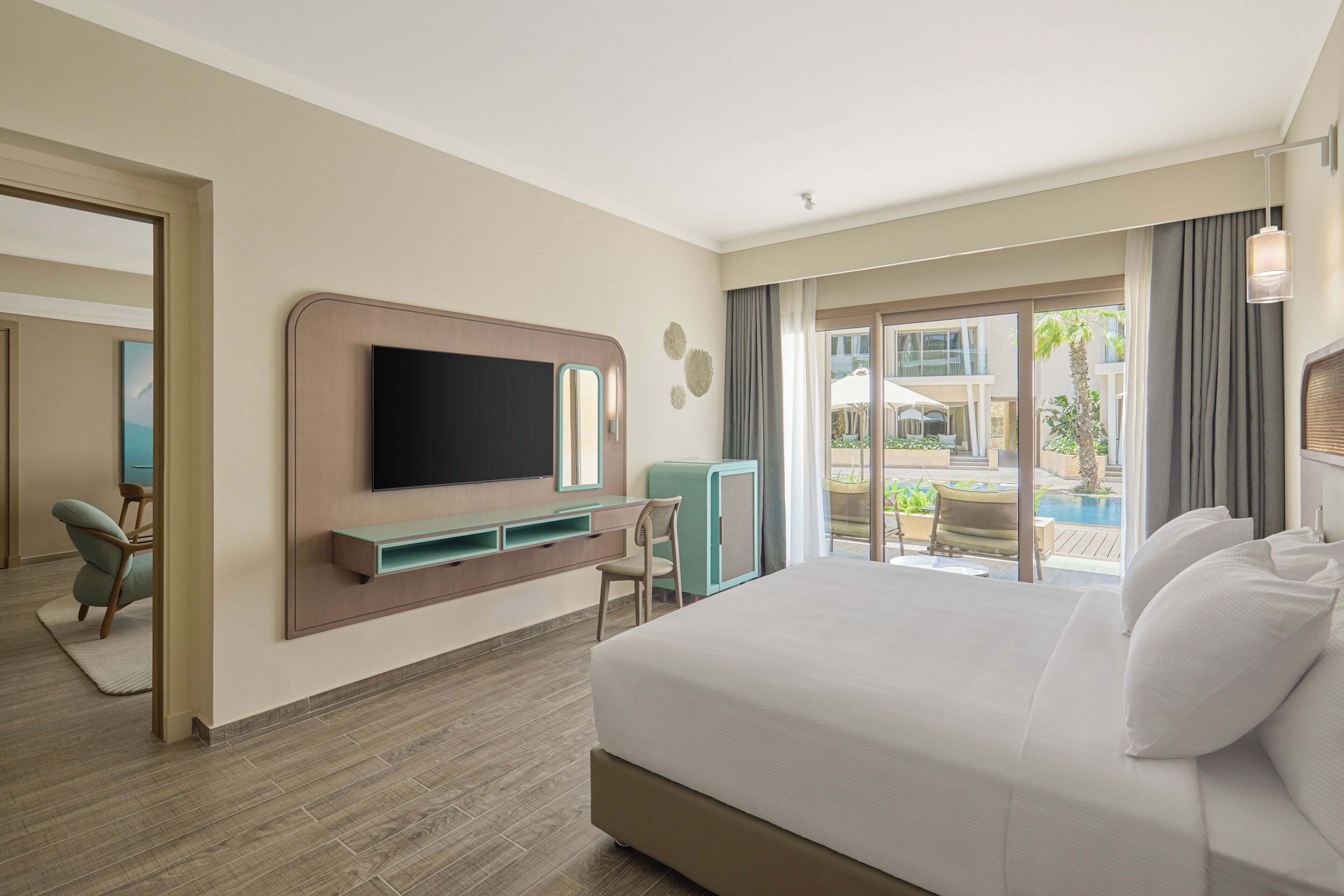 Suite, 1 Tempat Tidur King, pemandangan kolam renang | Area keluarga