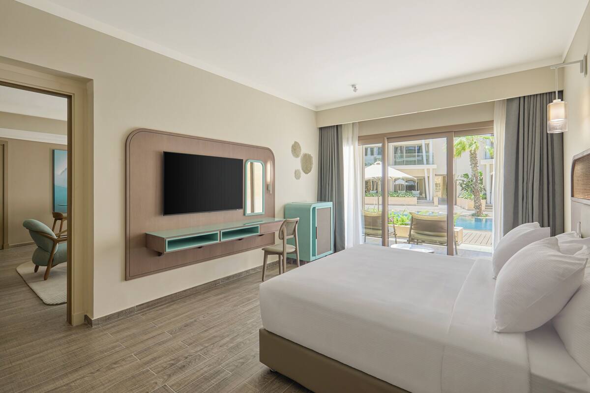 Suite, 1 Bedroom | Premium bedding, down duvets, pillow-top beds, in-room safe