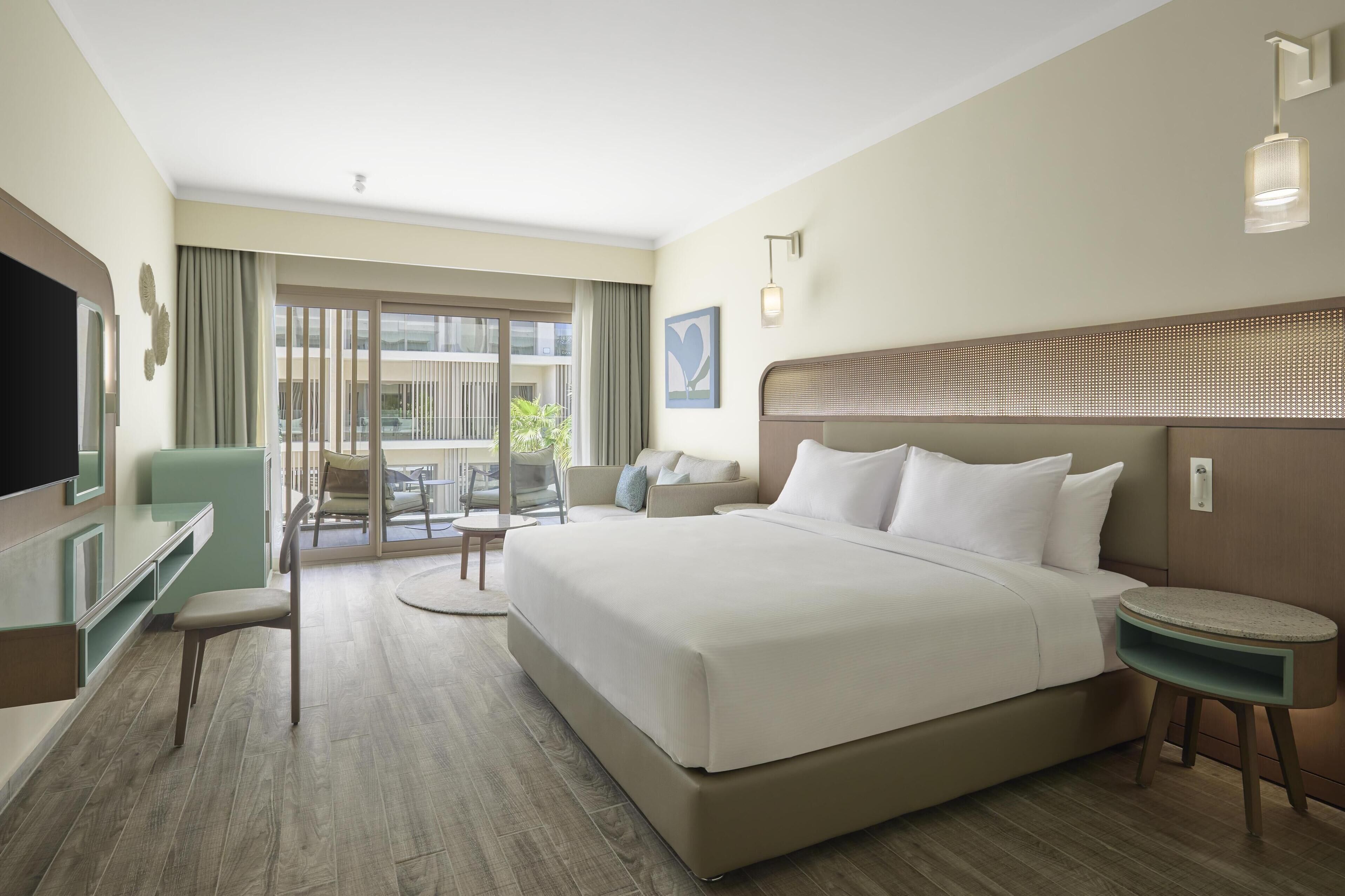 高档床上用品、羽绒被、加厚床垫、客房内保险箱