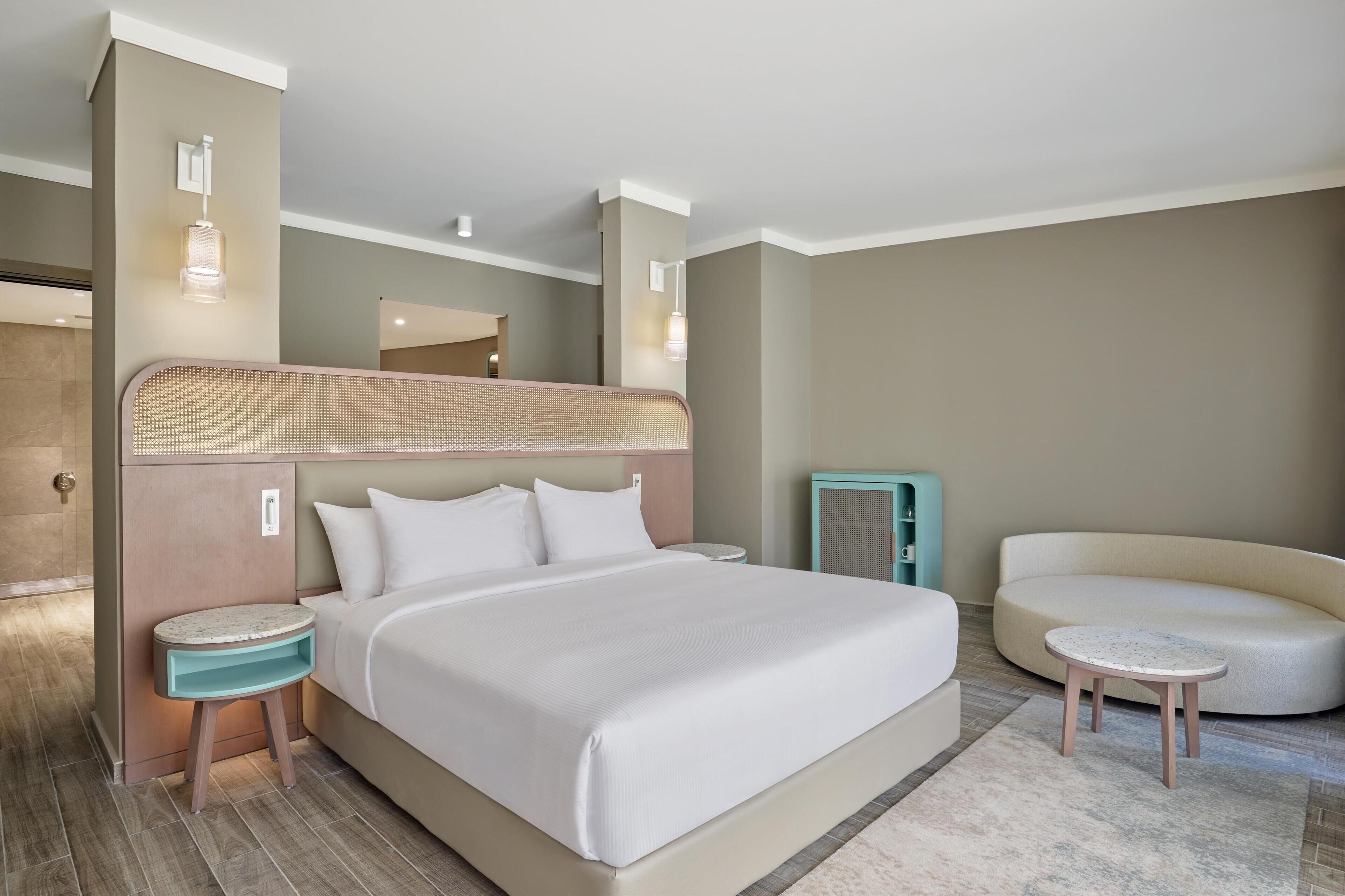Deluxe Room, 1 King Bed, Pool View | Premium bedding, down comforters, pillowtop beds, in-room safe