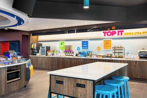 包含每日自助早餐