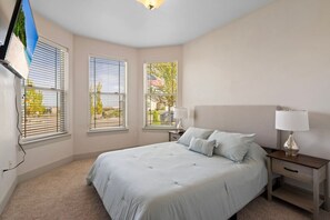 4 bedrooms, desk, free WiFi, bed sheets