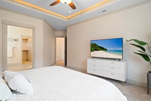 4 bedrooms, desk, free WiFi, bed sheets