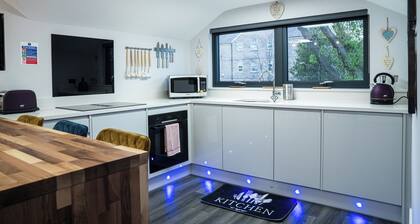 Annex, 2 Bed, Sleeps 4, Parking