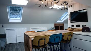 Apartment | Dining