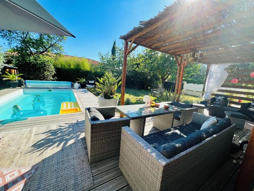 Maison Chaleureuse Avec Piscine Proche de Bordeaux