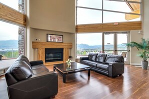 Lobby sitting area - Corner Unit w Large Deck & Amazing View (West Kelowna)