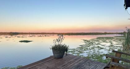 Charming farmhouse in tranquil Punta Gorda with AC