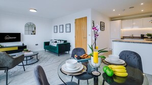 Apartment | Dining
