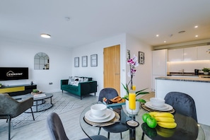 Apartment | Dining - Cosy 2 bed Apt n/ City Centre & Mediacity (Salford)
