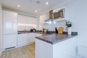 Apartment | Private kitchen - Cosy 2 bed Apt n/ City Centre & Mediacity (Salford)