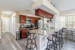 Fridge, microwave, oven, stovetop - Beautiful two-bedroom Dream Condo near the parks (Osceola County)