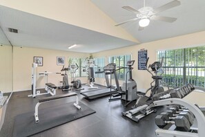 Fitness facility - Beautiful two-bedroom Dream Condo near the parks (Osceola County)