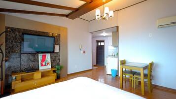 Standard Double Room | In-room dining