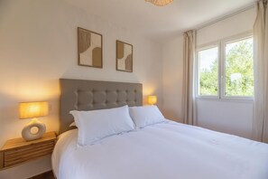 4 chambres, fer et planche à repasser, lit parapluie, Wi-Fi gratuit