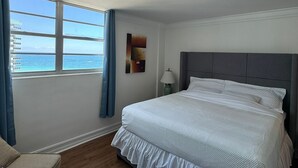 1 dormitorio, tabla de planchar con plancha, wifi y ropa de cama