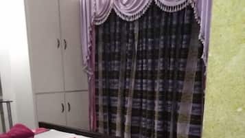 Quarto casal luxo | Quartos à prova de som, ferros/tábuas de passar roupa, Wi-Fi de cortesia