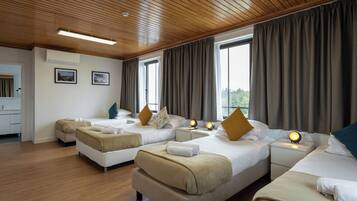 Soundproofing, free WiFi, bed sheets