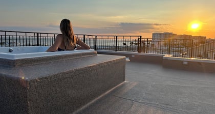Sleeps 12! Pool, Hot Tub & Cabana-Rooftop Tub, Steps 2 O'Steen Beach/East Pass B