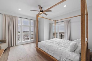 4 soveværelser, skrivebord, strygejern/strygebræt, weekendseng