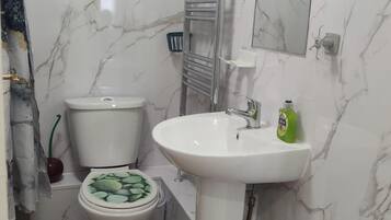 Tab mandi rendaman dalam, kelengkapan dandanan diri percuma