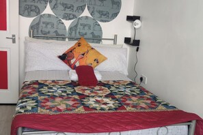 3 室のベッドルーム、アイロン / アイロン台、WiFi (無料)、ベッドシーツ