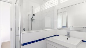 Shower - Aqua Vista - Beach Front Location (Brooms Head)