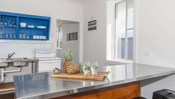 Micro-ondes, four, grille-pain