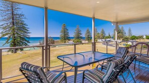 Outdoor dining - Casa della vista - Beach Front Location (Brooms Head)