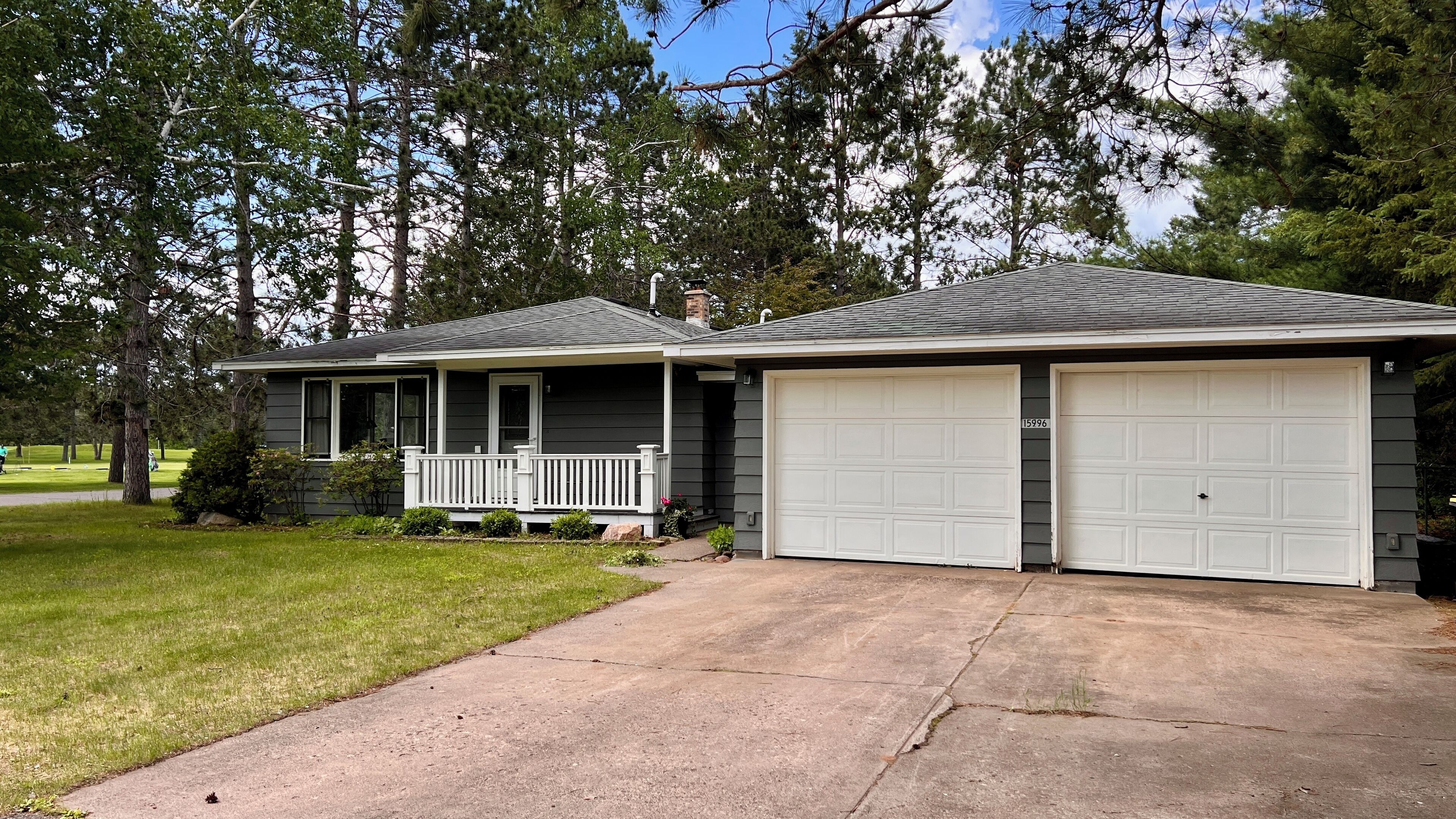 The Golf Cottage, located close to downtown Hayward and Hayward Golf Course.