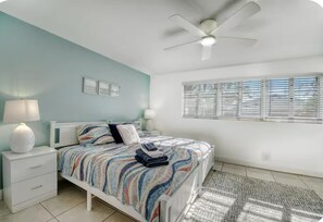 2 dormitorios, tabla de planchar con plancha, cuna de viaje