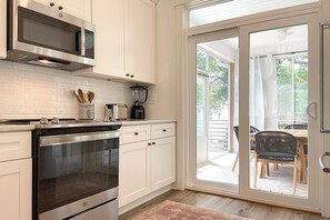 Refrigerador, microondas, horno, placa de cocina