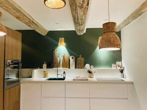 電子レンジ、オーブン、コンロ、食器洗い機